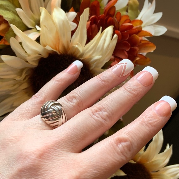 Love Knot Ring - Picture 7 of 9